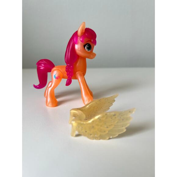 My Little Pony Izzy Moonbow and Sunny Starscout Pose-able Toy Figures 2021 - Picture 3 of 12